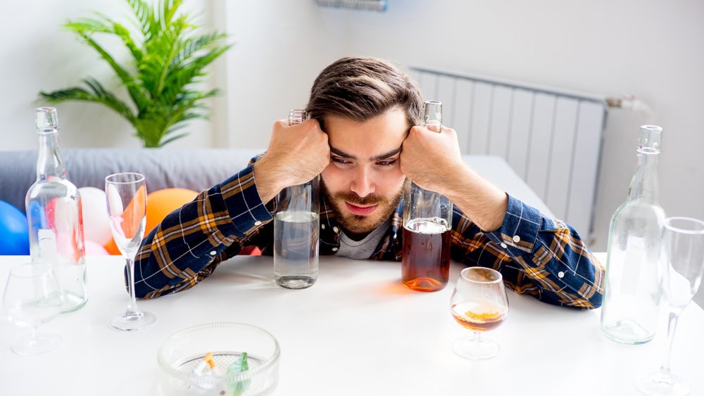 alkohol na stole